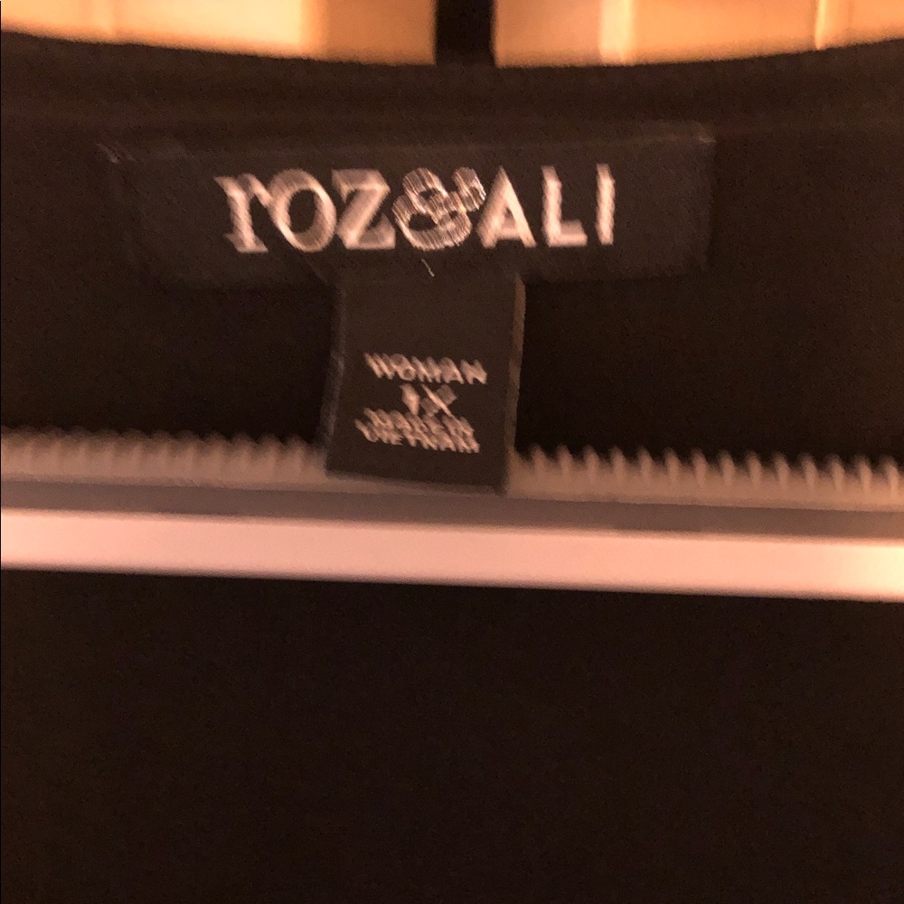 Roz & Ali Black Women's Top with Crew Neck - Picture 2 of 2